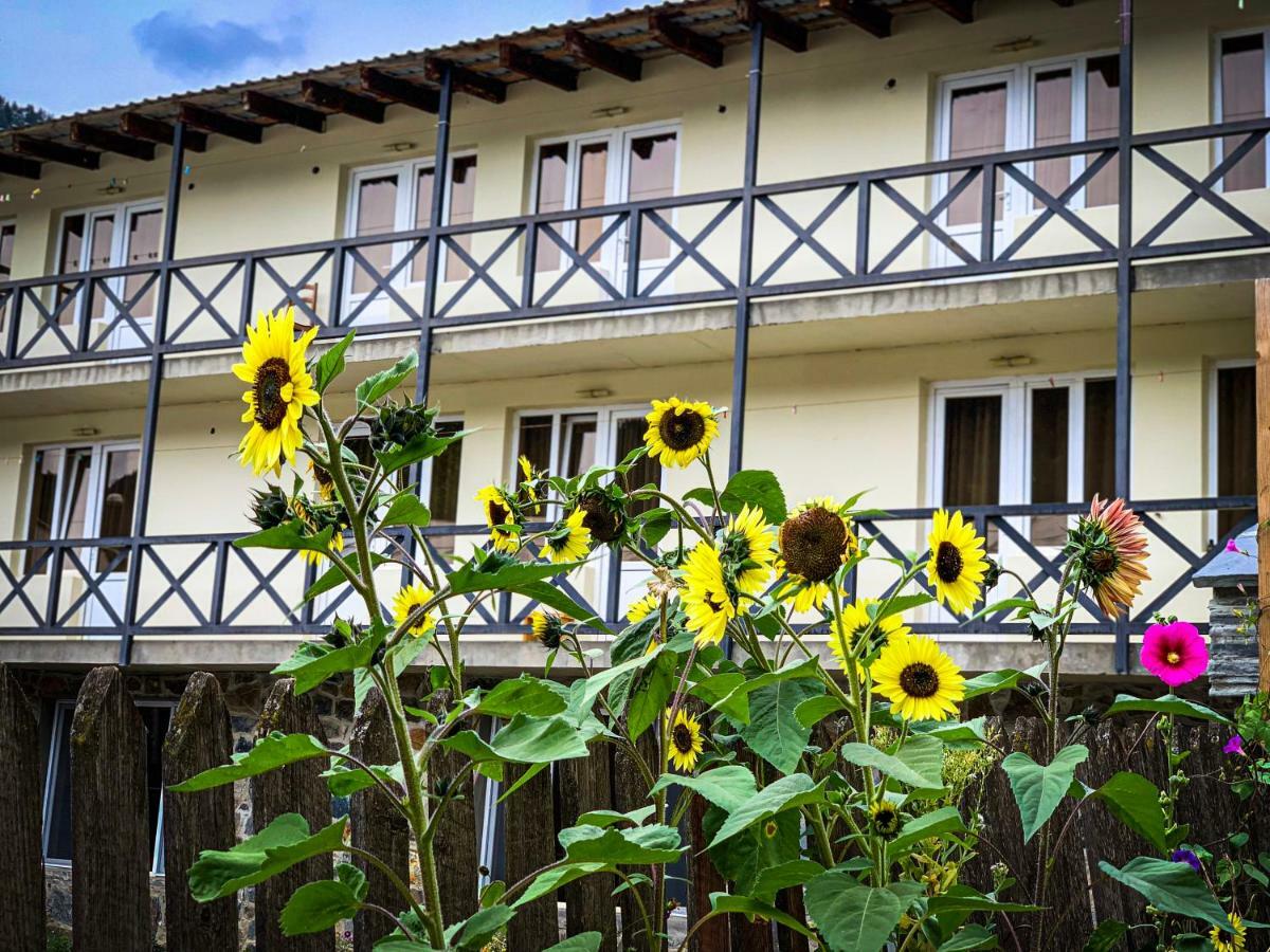 Family Hotel Kala Mestia Exterior photo